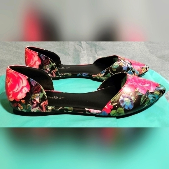 Women Breckelles Multi Color Pointy Toe Flat Shoe - Picture 2 of 9